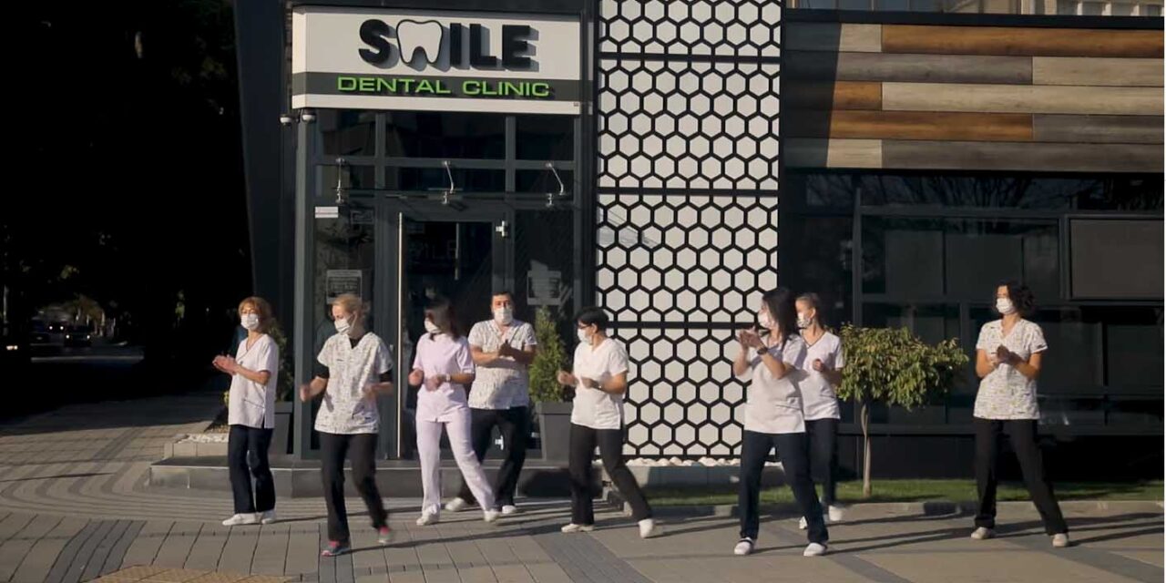 Вдъхновяващ танц от Дентална клиника Smile: видео за надежда и сплотеност в трудни моменти. И за повече усмивки!